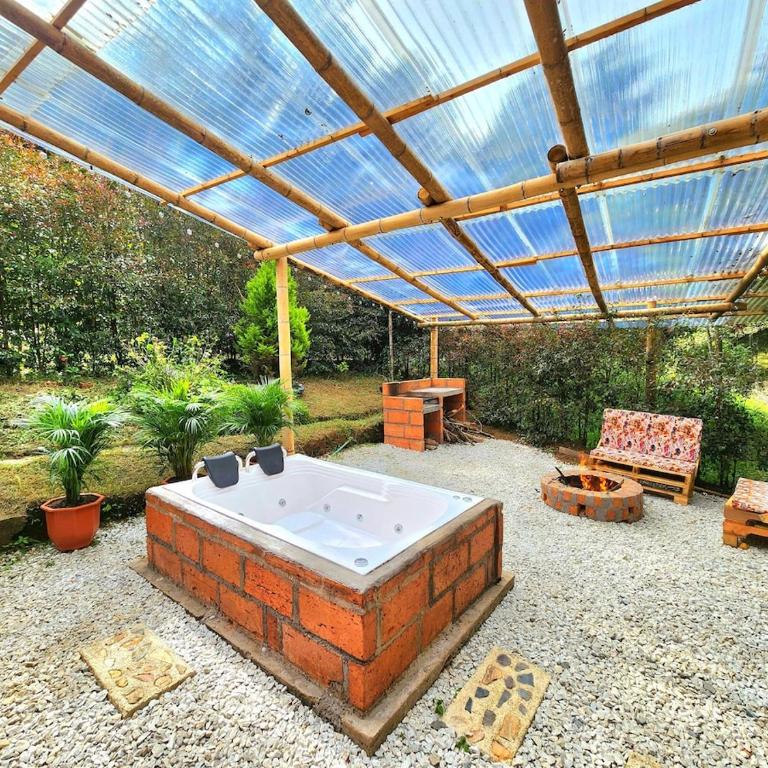 Cabaña en la Naturaleza con Jacuzzi - Santa Elena - Habitación Doble con vistas al jardín - 1