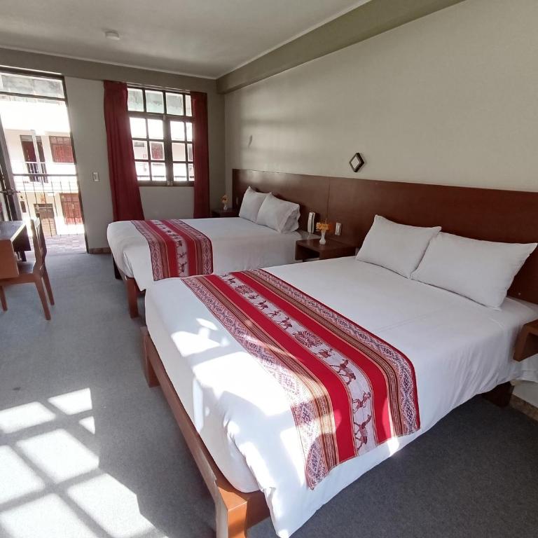 Samana House Ollantaytambo - Habitación con cama grande y vistas al jardín - 29