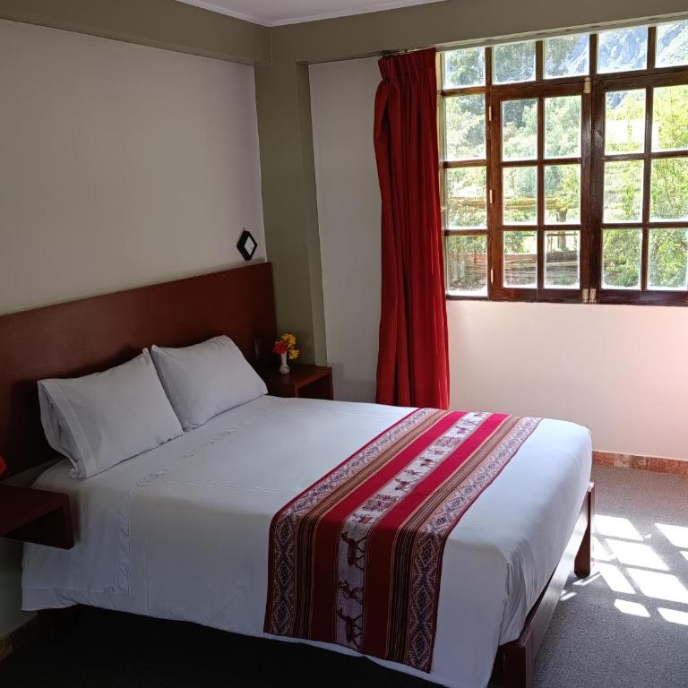 Samana House Ollantaytambo - Habitación con cama grande y vistas al jardín - 26