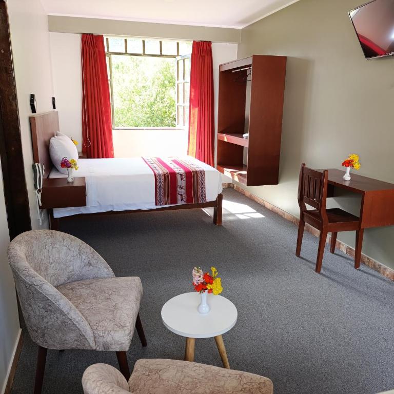 Samana House Ollantaytambo - Habitación con cama grande y vistas al jardín - 28