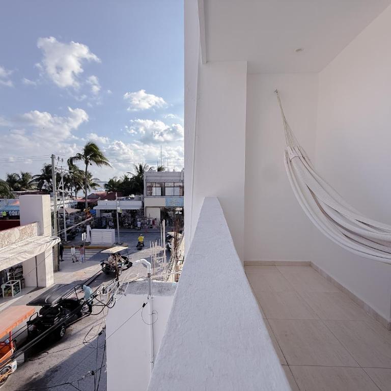 Rustic Hotel Isla Mujeres - Queen Room with Balcony - 7