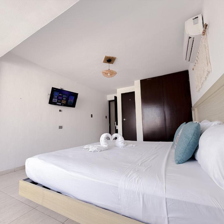 Rustic Hotel Isla Mujeres - King Room with Balcony - 3