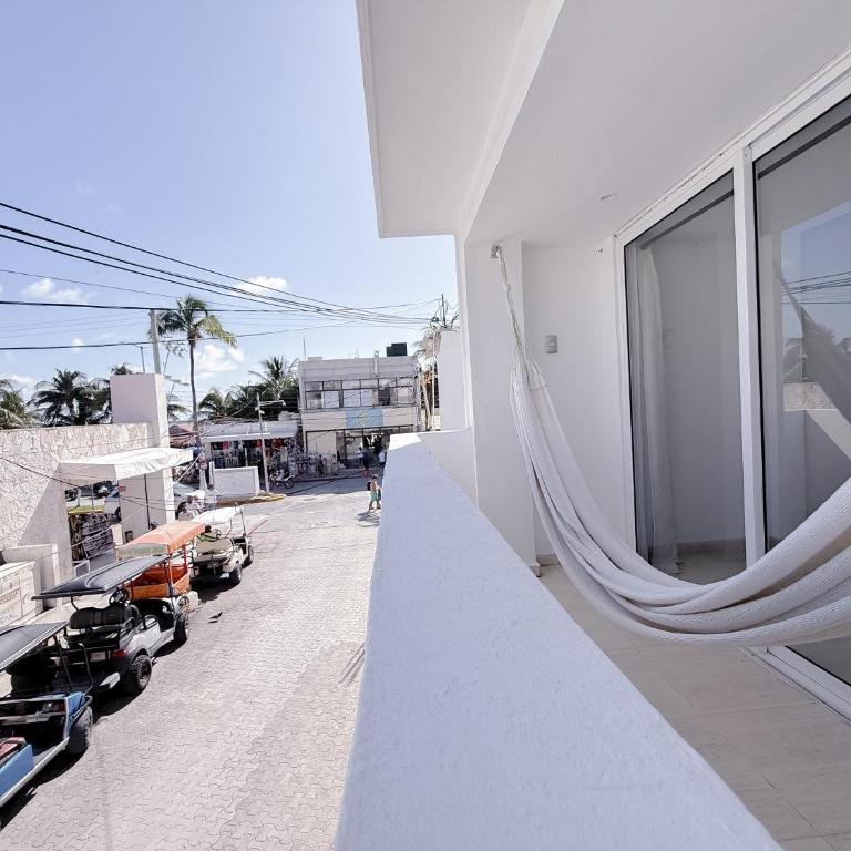 Rustic Hotel Isla Mujeres - King Room with Balcony - 8