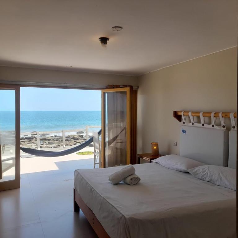 Hotel Punta del Mar - Habitación con cama extragrande y vistas al mar - 4