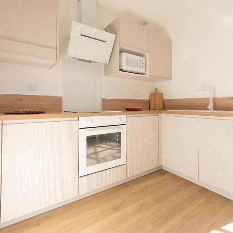 Suite Terracotta - Charme moderne en centre ville - Appartement 2 Chambres avec Balcon - 2