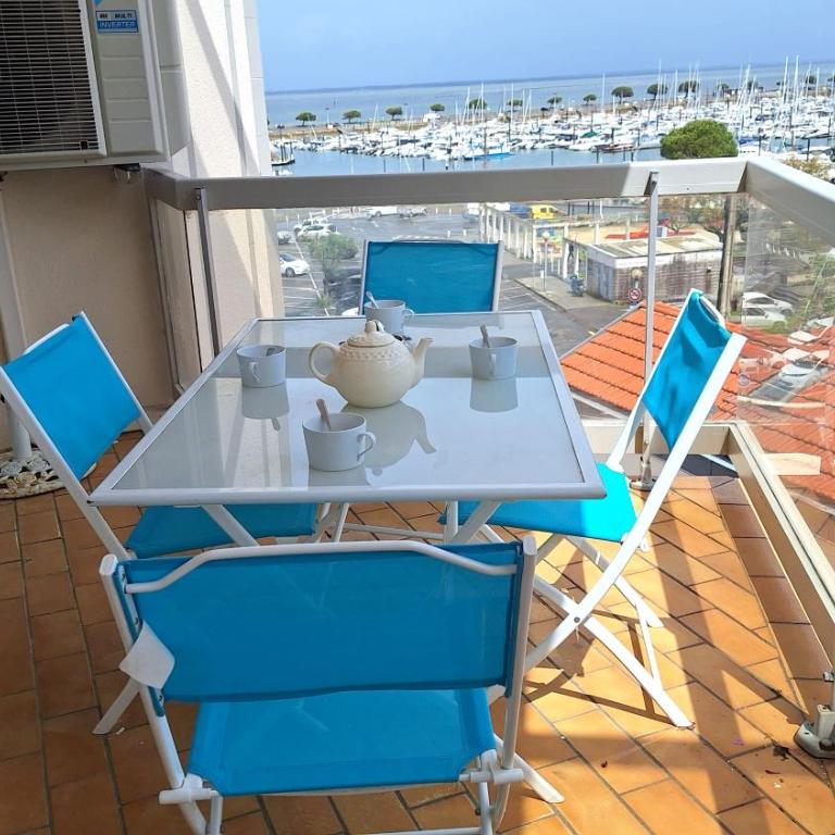 Vaste appartement avec vue sur le port de plaisance - Two-Bedroom Apartment - 1