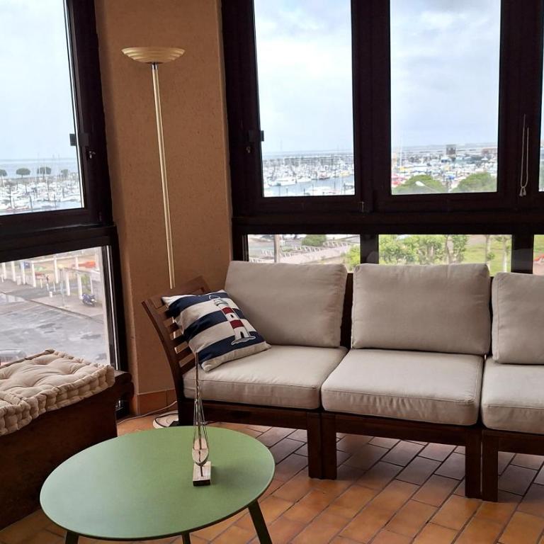 Vaste appartement avec vue sur le port de plaisance - Two-Bedroom Apartment - 7