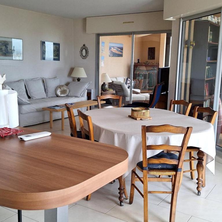 Vaste appartement avec vue sur le port de plaisance - Two-Bedroom Apartment - 5