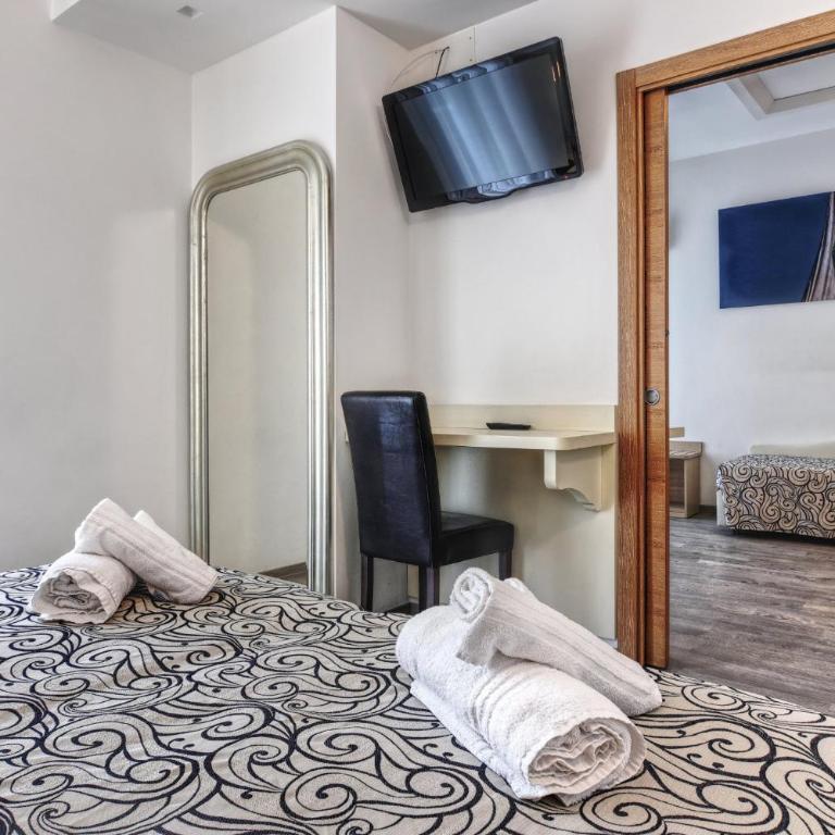 Hotel Riz - Family Suite with Balcony - 2