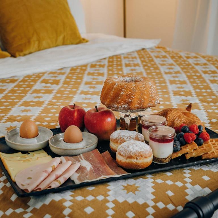 Garden Boutique Hotel Belgrade - free breakfast & parking - Standard Family Room - 6