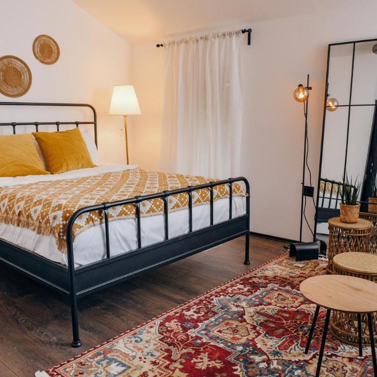 Garden Boutique Hotel Belgrade - free breakfast & parking - Standard Family Room - 2