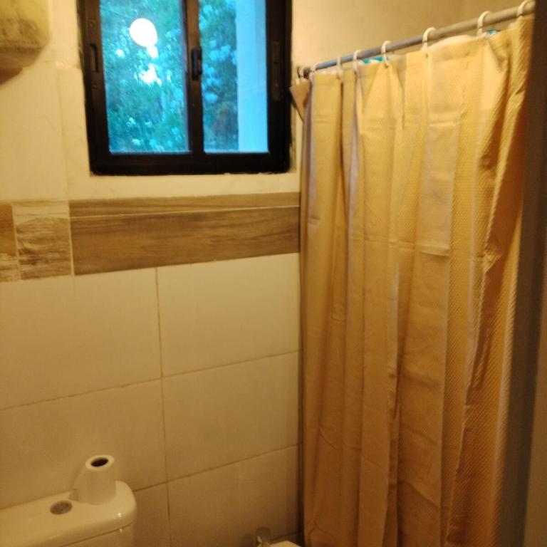 A una cuadra Playa Mansa casa independiente - One-Bedroom House - 8