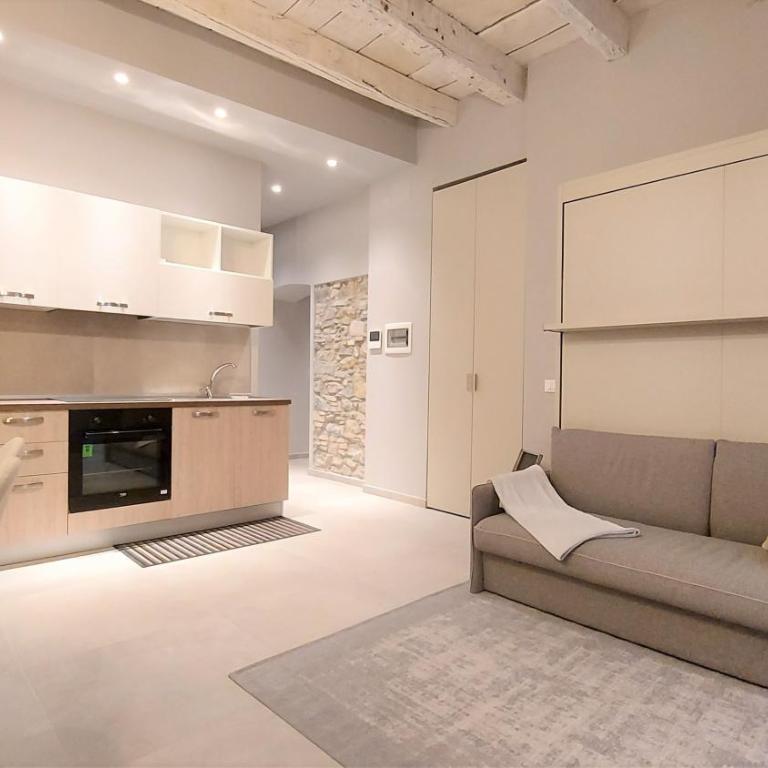 Petronilla House 008055-LT-1202 - Studio - 2