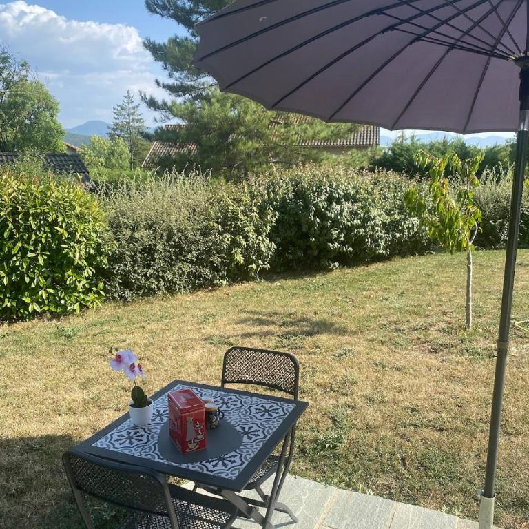 Studio au calme avec terrasse et parking privé - Appartement 1 Chambre - 11