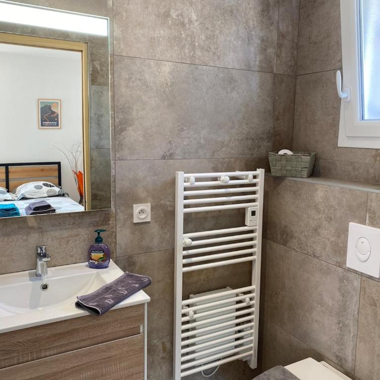 Studio au calme avec terrasse et parking privé - Appartement 1 Chambre - 8