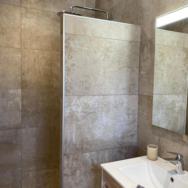 Studio au calme avec terrasse et parking privé - Appartement 1 Chambre - 9