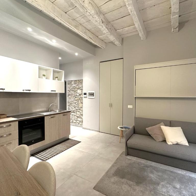 Petronilla House 008055-LT-1202 - Studio - 6
