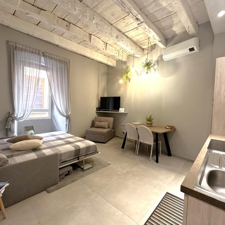 Petronilla House 008055-LT-1202 - Studio - 11