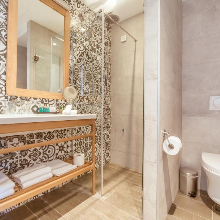 Hotel Eleven - Presidential Two-Bedroom Apartment with Balcony - 13