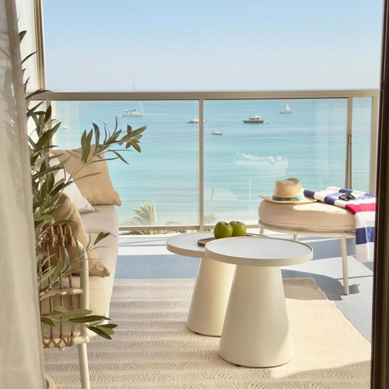 Casa Levante - Renovated Sea View Beach Apartment, Pool access, AC & Peñón de Ifach Views - Calpe Costa Blanca - Two-Bedroom Apartment - 4