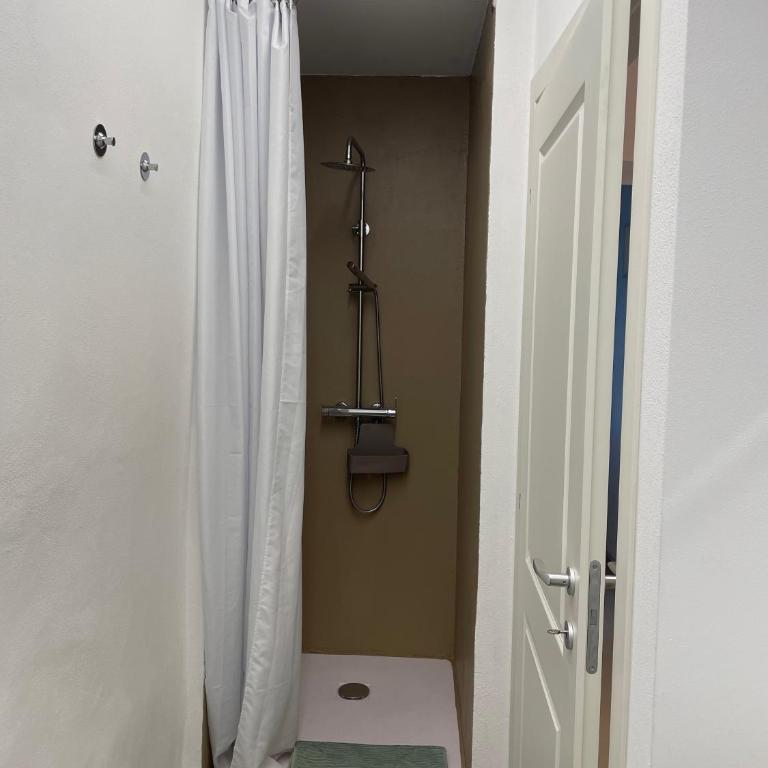 DieciVasi - Camera Matrimoniale con Bagno Privato - 13