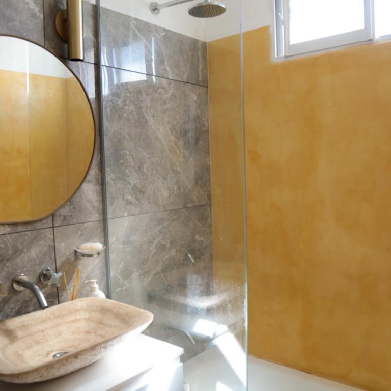 Full apartment with balcony, central location - Apartamento de 2 dormitorios - 5