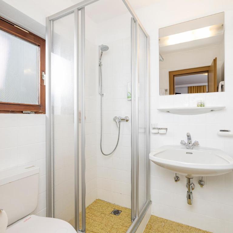 Apart-Garni Alpevita - Doppelzimmer mit Balkon - 2
