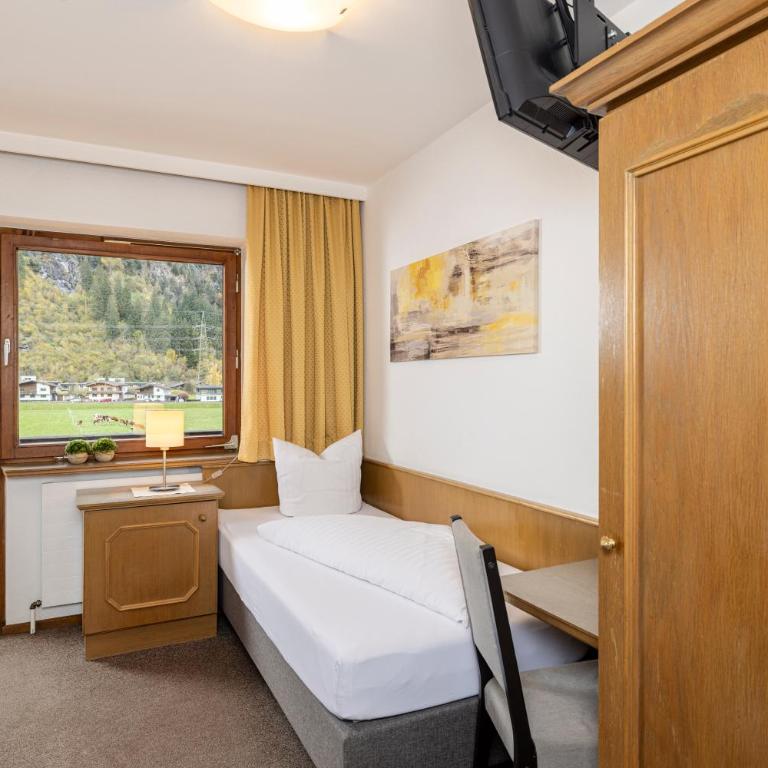 Apart-Garni Alpevita - Einzelzimmer 230 mit Balkon - 2