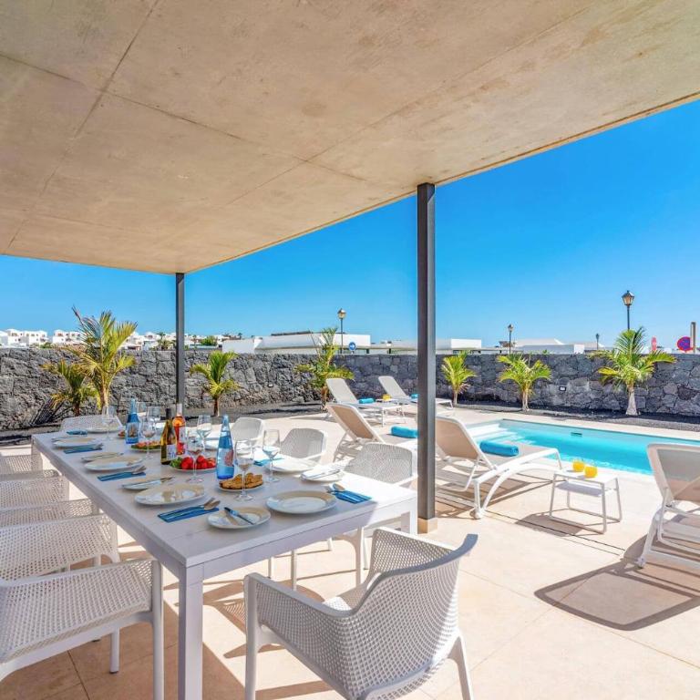 Villa Tigotan by Villa Plus - Villa - 11