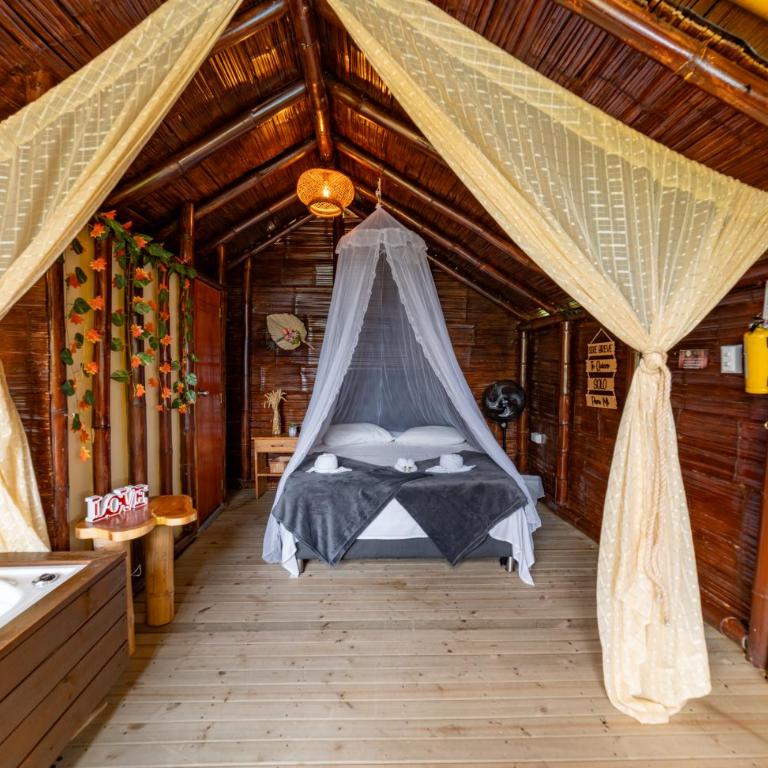 Glamping Mirador Santa Fe-Sopetran - Habitación Doble con vistas a la piscina - 8