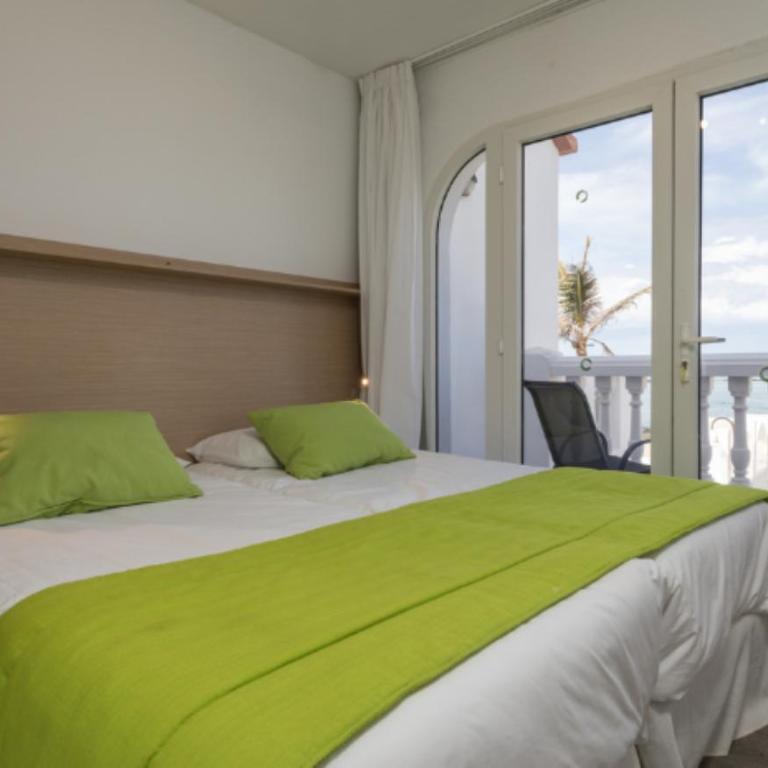 Apartamentos LIVVO Galera Beach - One-Bedroom Apartment with Terrace - 10