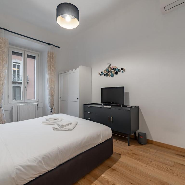 5 walk from Porta Venezia station, with 2 bedrooms - Appartamento con 2 Camere da Letto e Balcone - 19