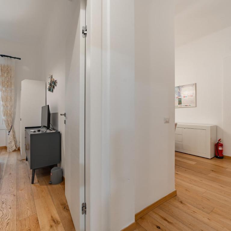 5 walk from Porta Venezia station, with 2 bedrooms - Appartamento con 2 Camere da Letto e Balcone - 17