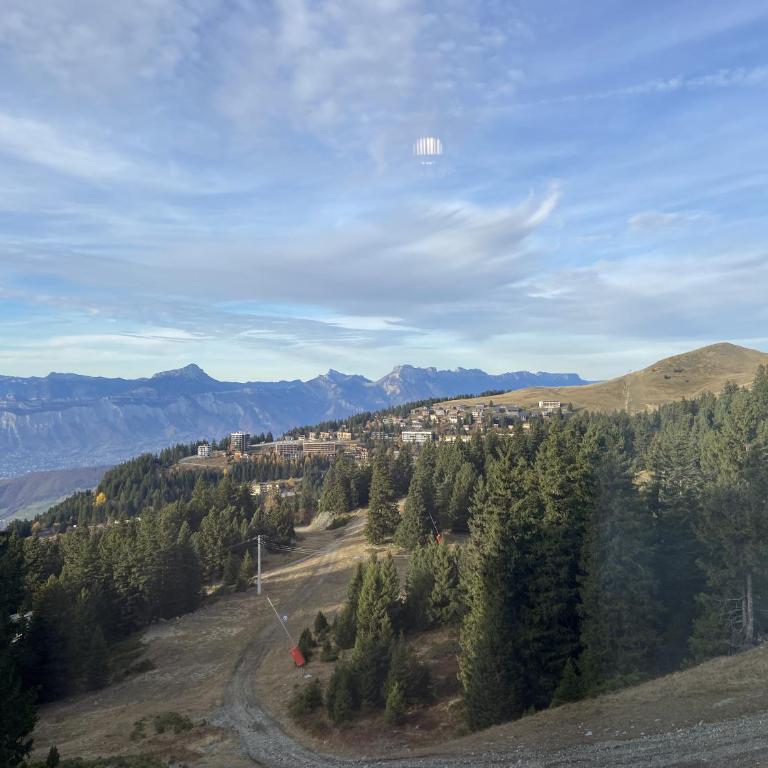 Appartement Fred Chamrousse - Au pied des pistes avec connexion wifi internet haut débit fibre - idéal pour les télétravailleurs - Apartment mit 1 Schlafzimmer - 39