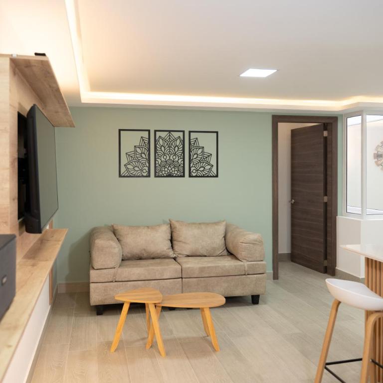 Lujoso departamento en Baños de Agua Santa - Two-Bedroom Apartment - 1