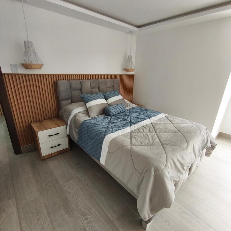 Lujoso departamento en Baños de Agua Santa - Two-Bedroom Apartment - 5