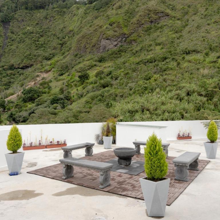 Lujoso departamento en Baños de Agua Santa - Two-Bedroom Apartment - 14
