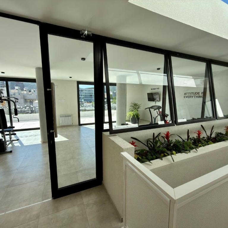 Departamento moderno pleno centro con pileta y cochera privada - Apartamento de 1 dormitorio - 43
