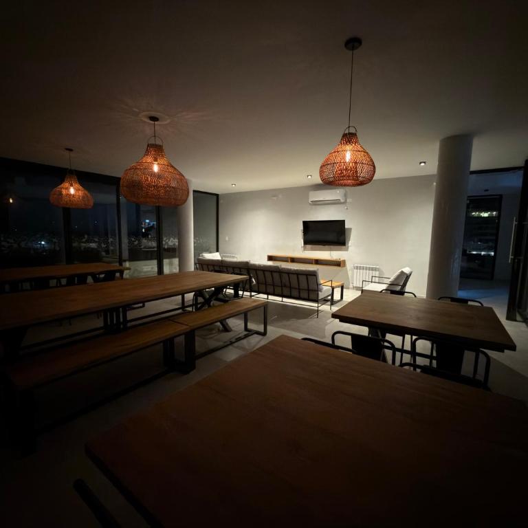 Departamento moderno pleno centro con pileta y cochera privada - Apartamento de 1 dormitorio - 32