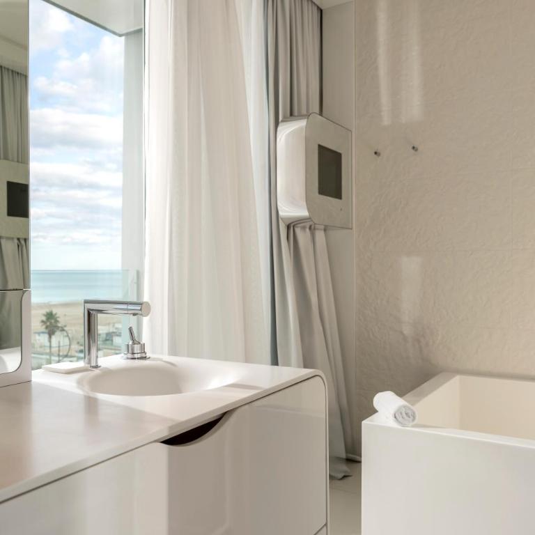 i-Suite Hotel - Suite Superior con Vista Mare - 6