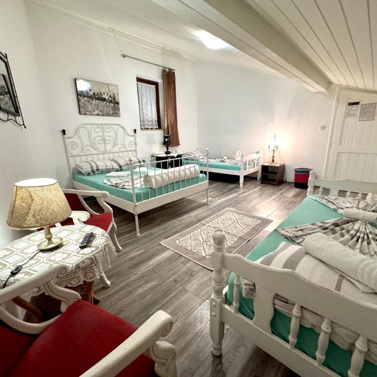 Hostel Pansion Lion - Deluxe Family Room - 2