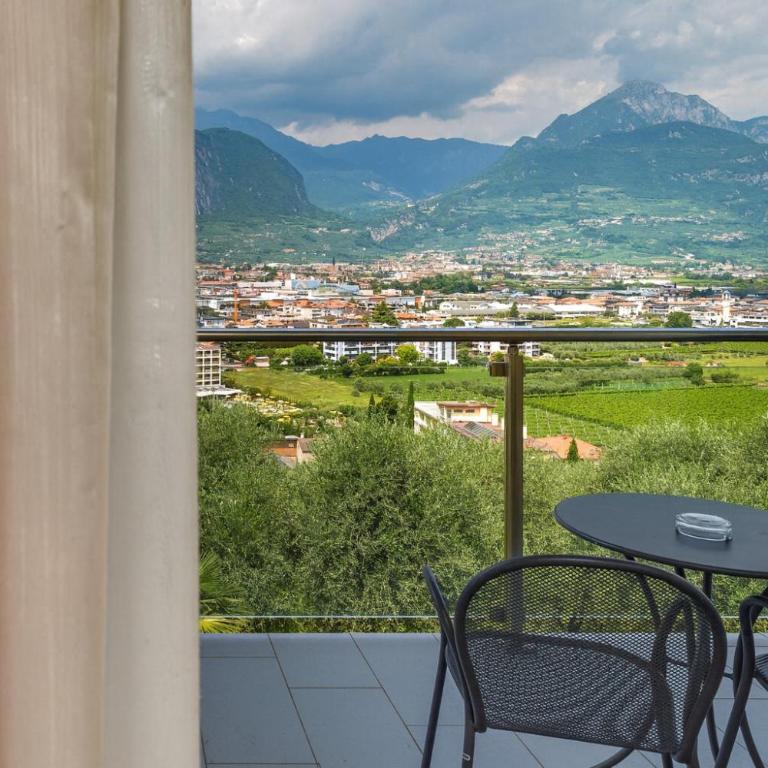 Hotel Benacus Panoramic - Camera Matrimoniale Superior con Balcone e Vista Lago - 3