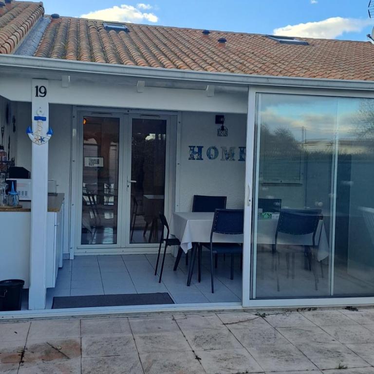 Petite maison dans résidence avec piscine et accès direct à la mer - Maison 2 Chambres - 11
