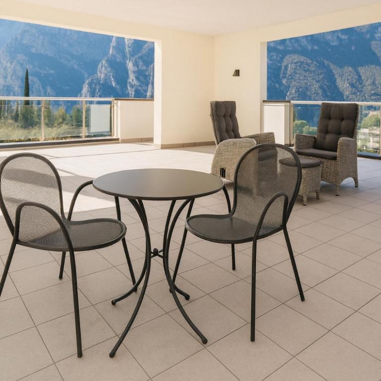 Hotel Benacus Panoramic - Camera King Deluxe con Terrazza e Vista Lago - 4