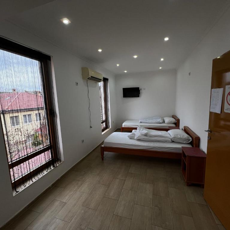 G-CITY Hostel - Dvokrevetna Soba sa Bračnim Krevetom/Zasebnim Krevetima i Zajedničkim Kupatilom - 1