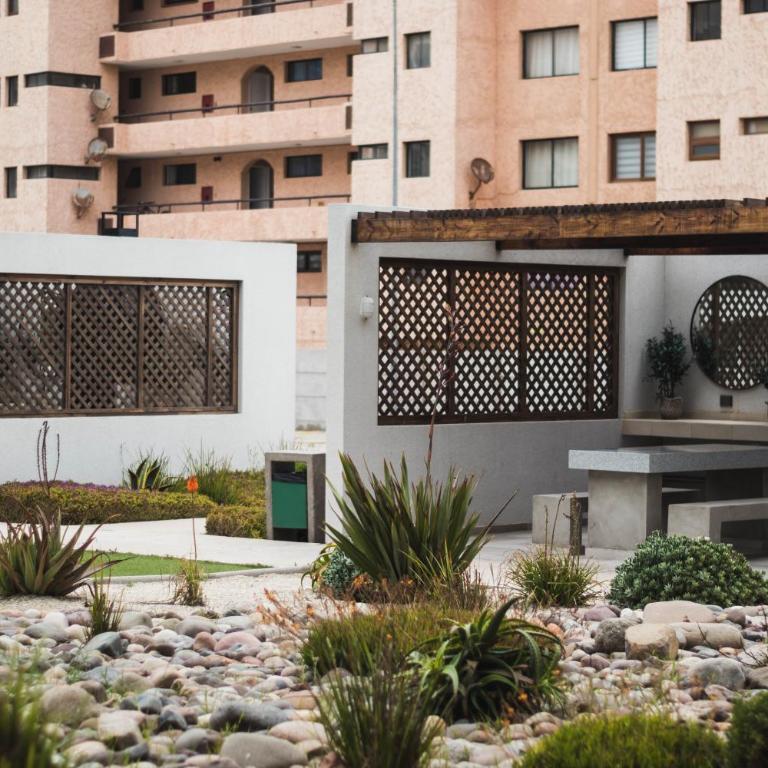 Exclusivo Departamento con Vista Panorámica al Mar a Solo 50 Metros de la Playa - Apartamento de 2 dormitorios - 26