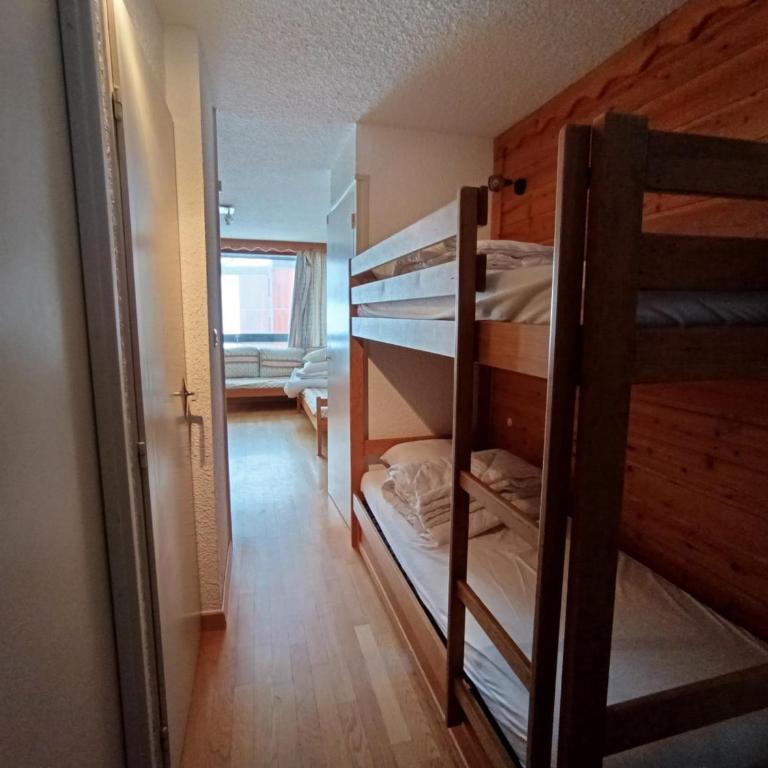 Studio skis aux pieds avec parking privé et animaux admis - FR-1-445-93 - Studio - 12