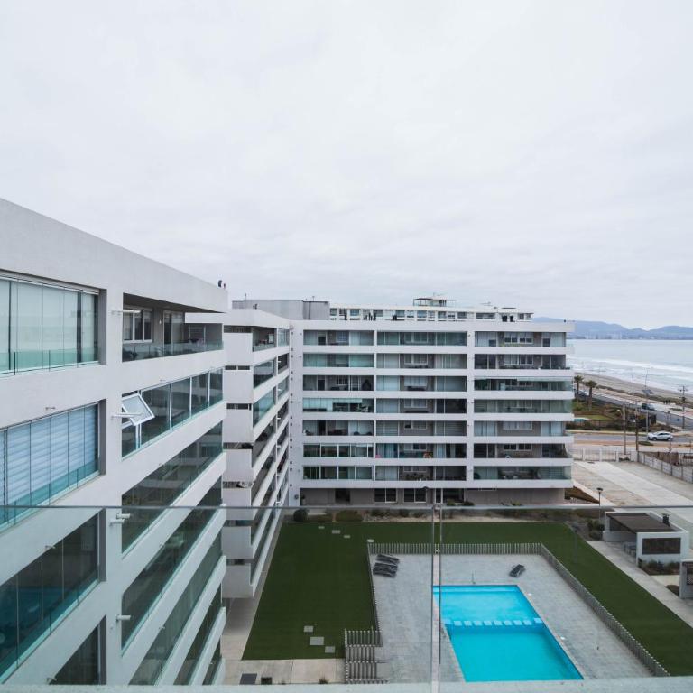 Exclusivo Departamento con Vista Panorámica al Mar a Solo 50 Metros de la Playa - Apartamento de 2 dormitorios - 32