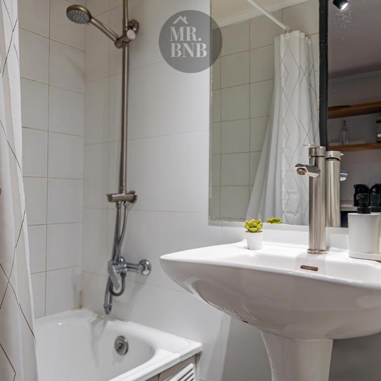 Ebro Apartments by Mr BnB - Two-Bedroom Apartment - 15