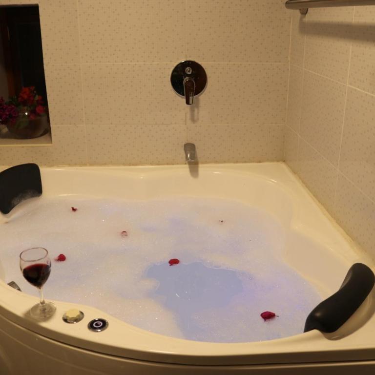 Luxury refuge with jacuzzi and epic views - Two-Bedroom House - 20